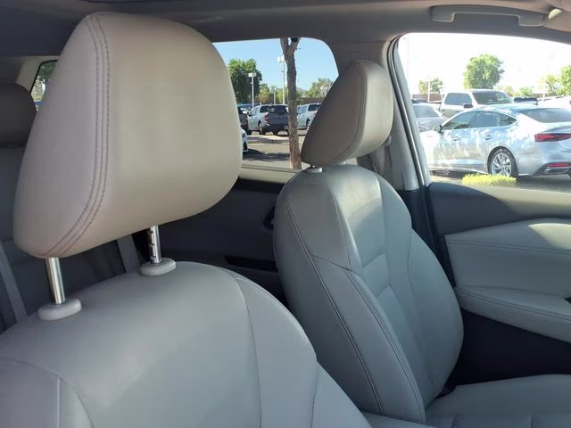 2021 Pearl White Tricoat Nissan Rogue SL FWD SUV