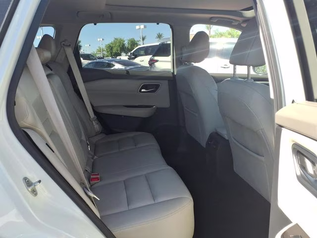 2021 Pearl White Tricoat Nissan Rogue SL FWD SUV
