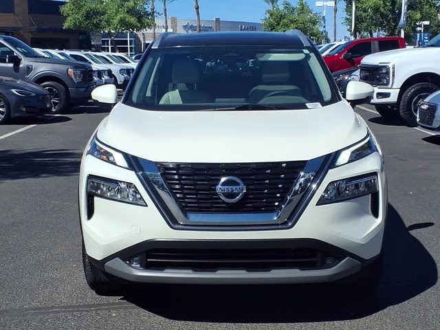 2021 Pearl White Tricoat Nissan Rogue SL FWD SUV
