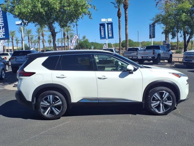 2021 Pearl White Tricoat Nissan Rogue SL FWD SUV