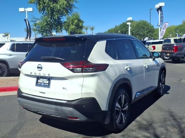 2021 Pearl White Tricoat Nissan Rogue SL FWD SUV
