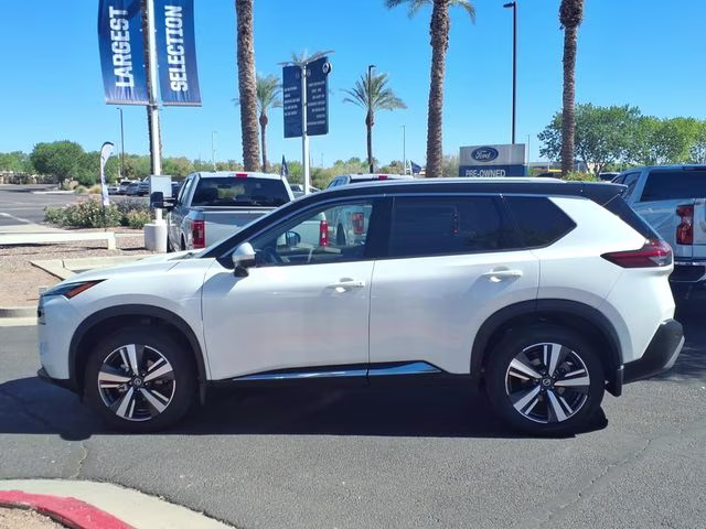 2021 Pearl White Tricoat Nissan Rogue SL FWD SUV