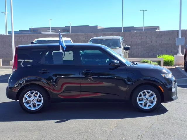 2022 Cherry Black Kia Soul LX FWD Hatchback