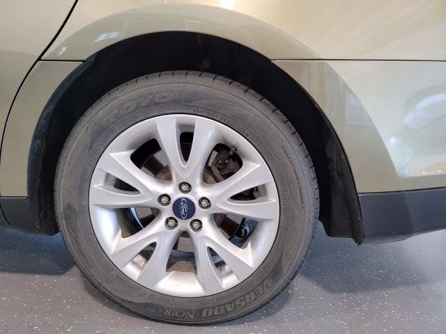 2012 Green Ford Taurus SEL AWD Sedan