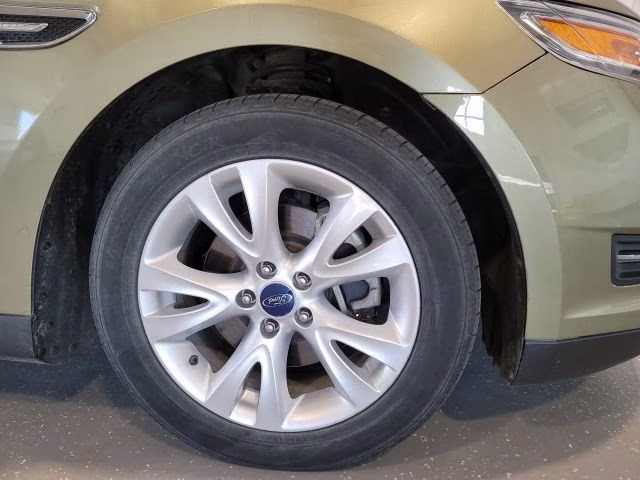 2012 Green Ford Taurus SEL AWD Sedan