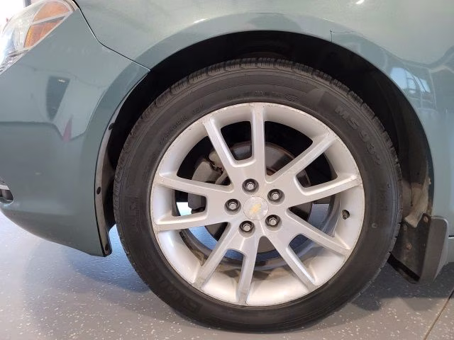 2009 Green Chevrolet Malibu LTZ FWD Sedan