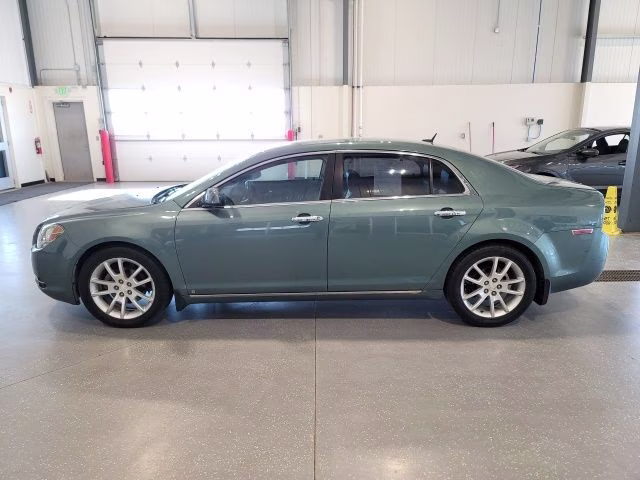 2009 Green Chevrolet Malibu LTZ FWD Sedan