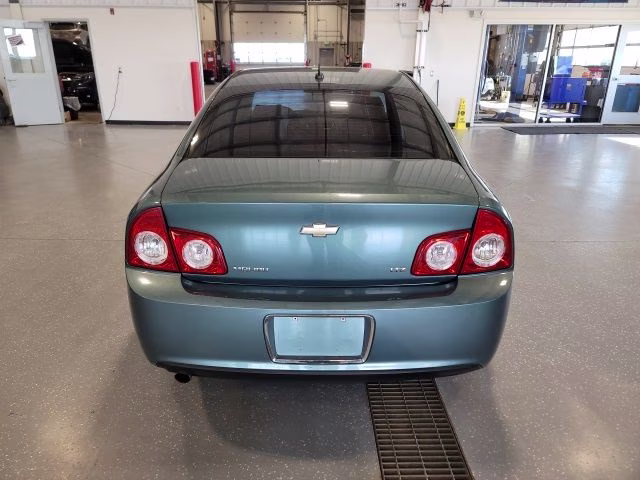 2009 Green Chevrolet Malibu LTZ FWD Sedan