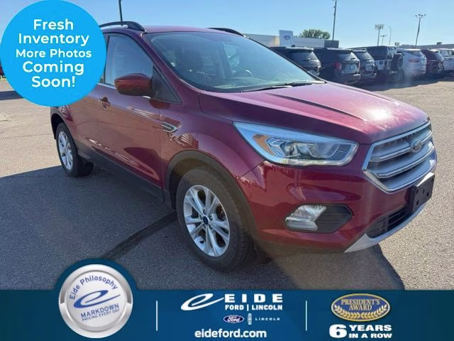 2017 Ruby Red Metallic Tinted Clearcoat Ford Escape SE 4X4 SUV