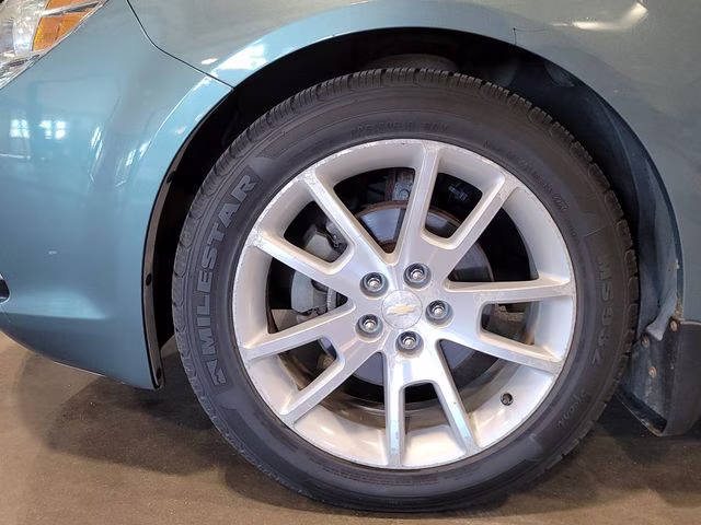 2009 Silver Moss Metallic Chevrolet Malibu LTZ FWD Sedan