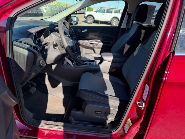 2017 Ruby Red Metallic Tinted Clearcoat Ford Escape SE 4X4 SUV