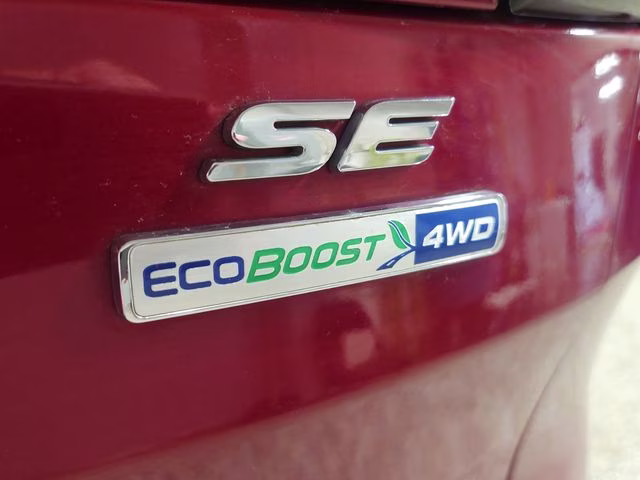 2017 Ruby Red Metallic Tinted Clearcoat Ford Escape SE 4X4 SUV