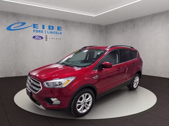 2017 Ruby Red Metallic Tinted Clearcoat Ford Escape SE 4X4 SUV