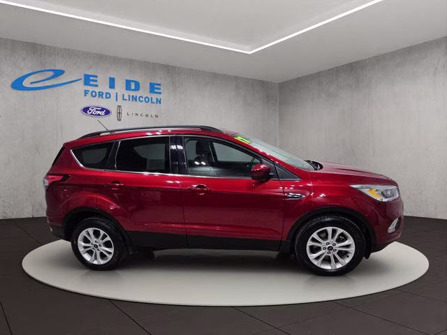 2017 Ruby Red Metallic Tinted Clearcoat Ford Escape SE 4X4 SUV