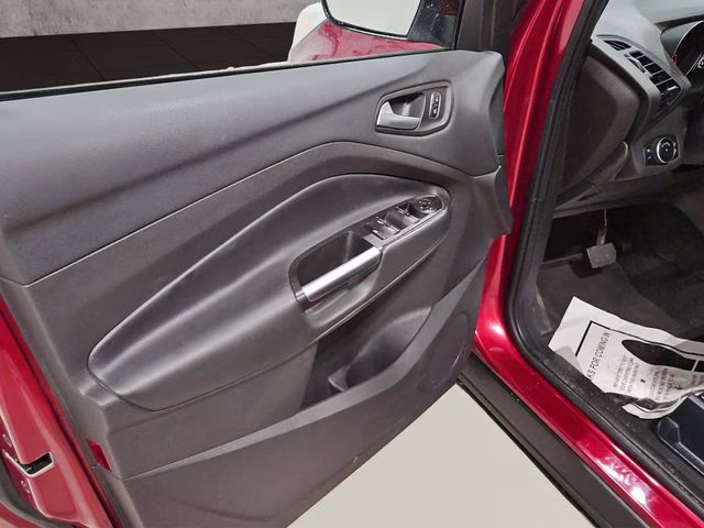 2017 Ruby Red Metallic Tinted Clearcoat Ford Escape SE 4X4 SUV