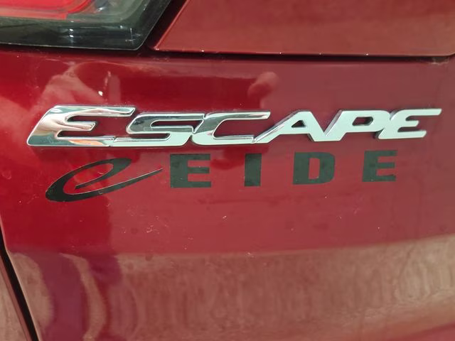 2017 Ruby Red Metallic Tinted Clearcoat Ford Escape SE 4X4 SUV
