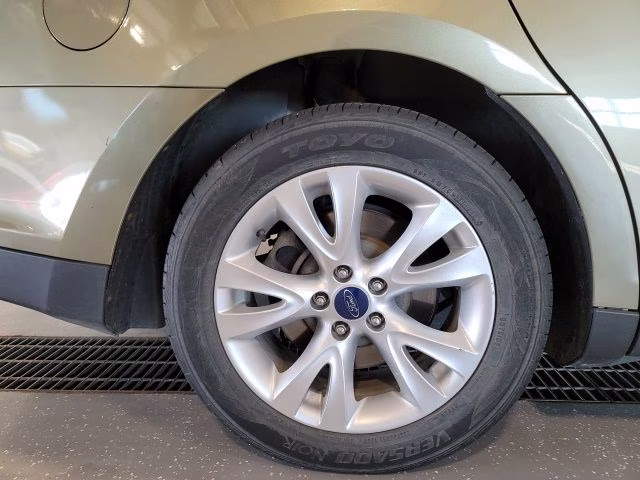 2012 Green Ford Taurus SEL AWD Sedan