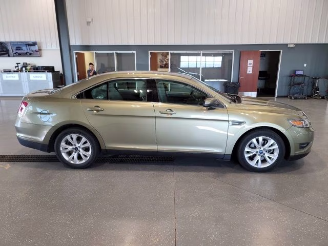 2012 Green Ford Taurus SEL AWD Sedan