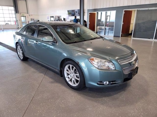 2009 Green Chevrolet Malibu LTZ FWD Sedan