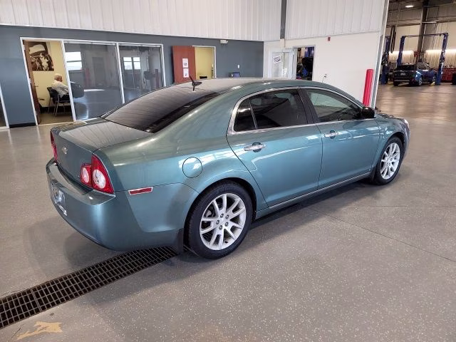 2009 Green Chevrolet Malibu LTZ FWD Sedan