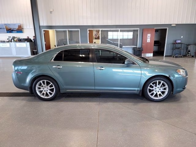 2009 Green Chevrolet Malibu LTZ FWD Sedan
