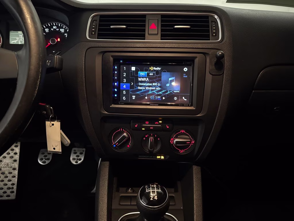 2012 Deep Black Metallic Volkswagen Jetta 2.5L SE FWD Sedan