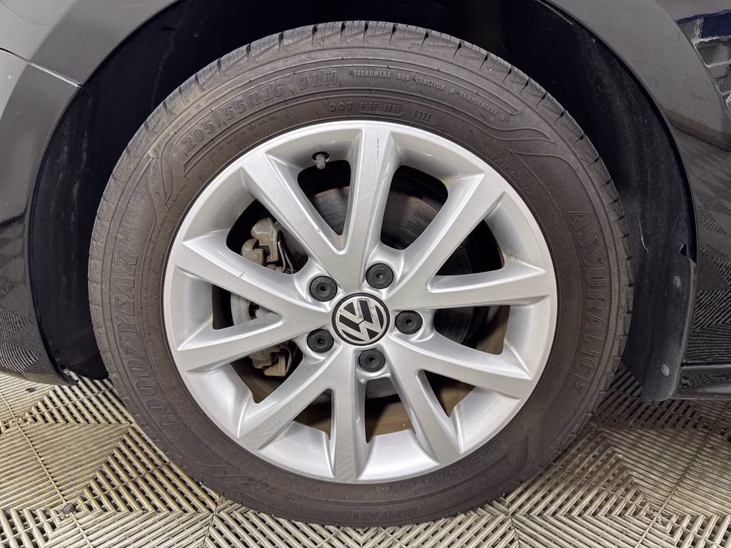 2012 Deep Black Metallic Volkswagen Jetta 2.5L SE FWD Sedan