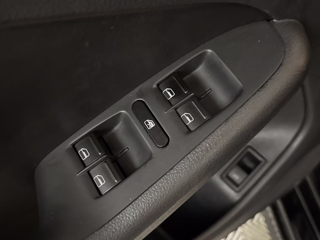 2012 Deep Black Metallic Volkswagen Jetta 2.5L SE FWD Sedan
