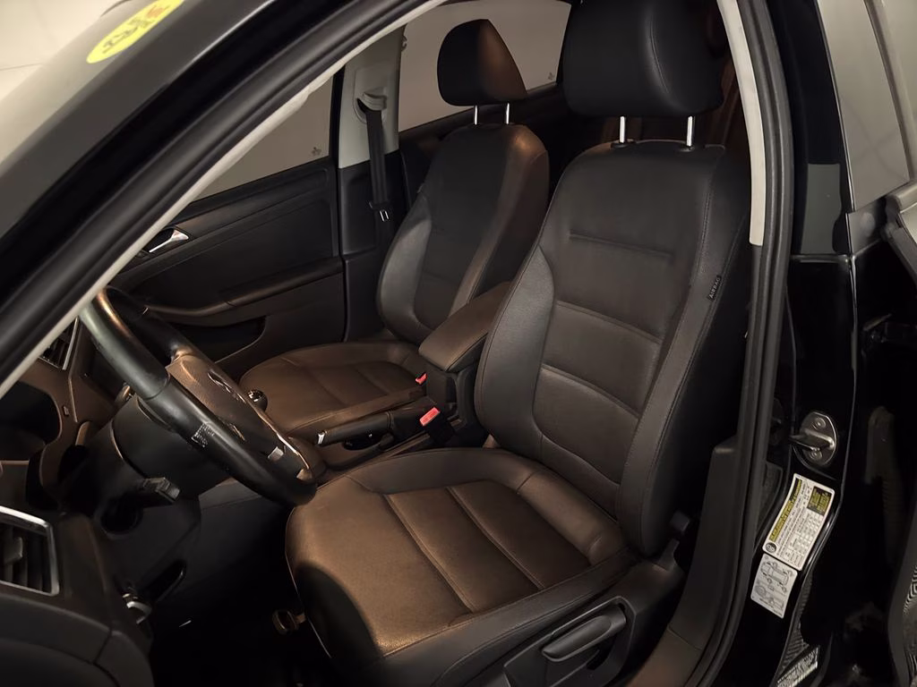 2012 Deep Black Metallic Volkswagen Jetta 2.5L SE FWD Sedan