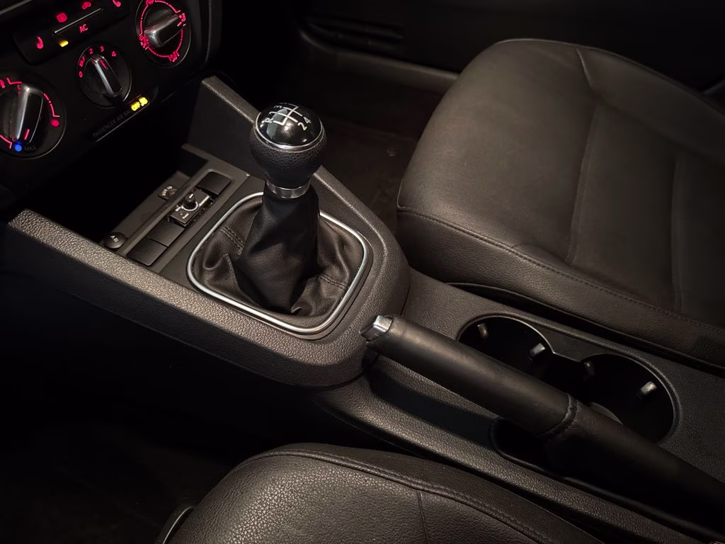 2012 Deep Black Metallic Volkswagen Jetta 2.5L SE FWD Sedan