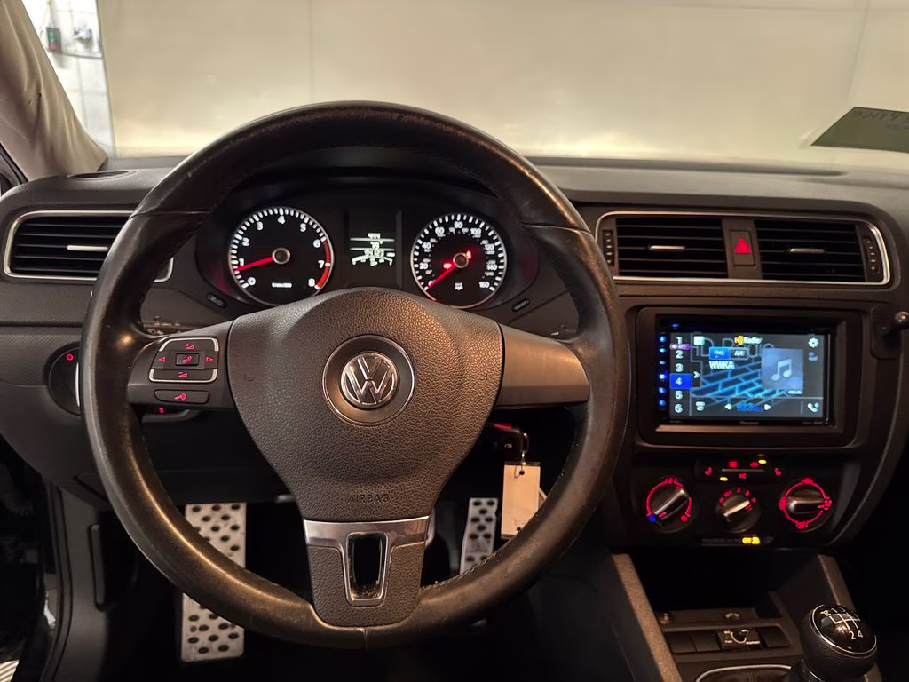 2012 Deep Black Metallic Volkswagen Jetta 2.5L SE FWD Sedan