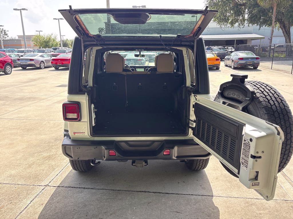 2021 Bright White Clearcoat Jeep Wrangler Unlimited Sahara 4X4 SUV