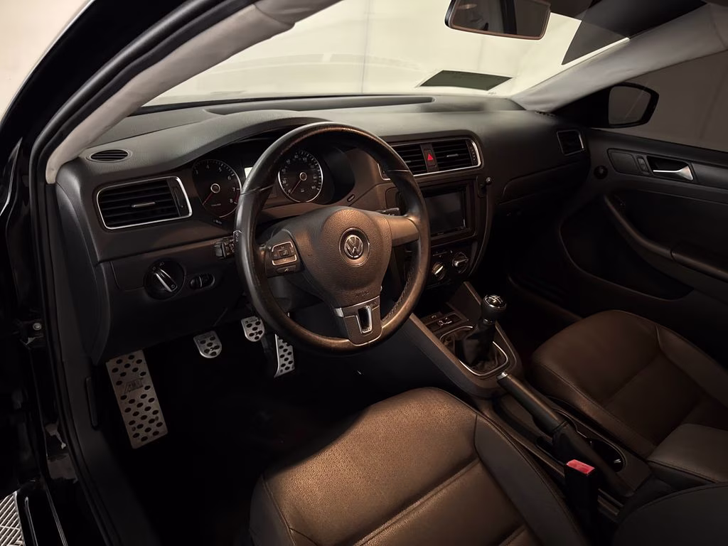 2012 Deep Black Metallic Volkswagen Jetta 2.5L SE FWD Sedan
