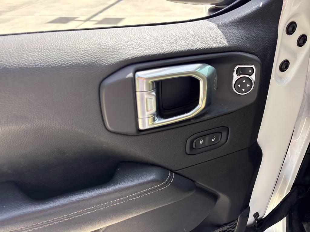 2021 Bright White Clearcoat Jeep Wrangler Unlimited Sahara 4X4 SUV