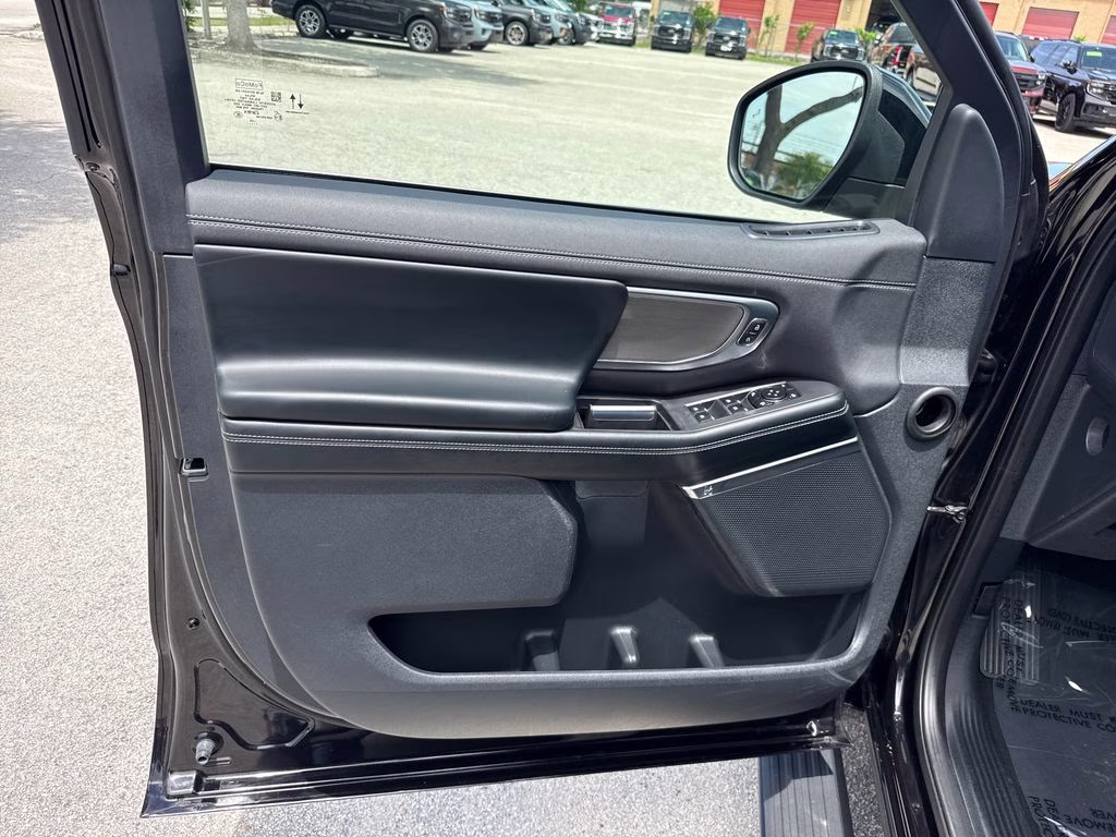 2025 Agate Black Metallic Ford Expedition Max Platinum 4X4 SUV