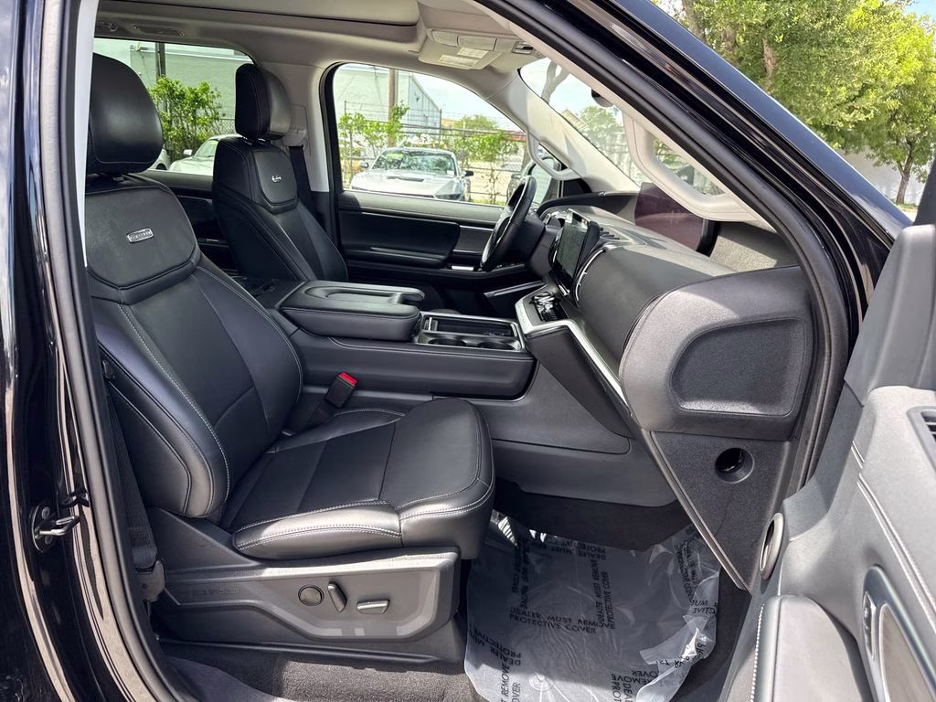 2025 Agate Black Metallic Ford Expedition Max Platinum 4X4 SUV