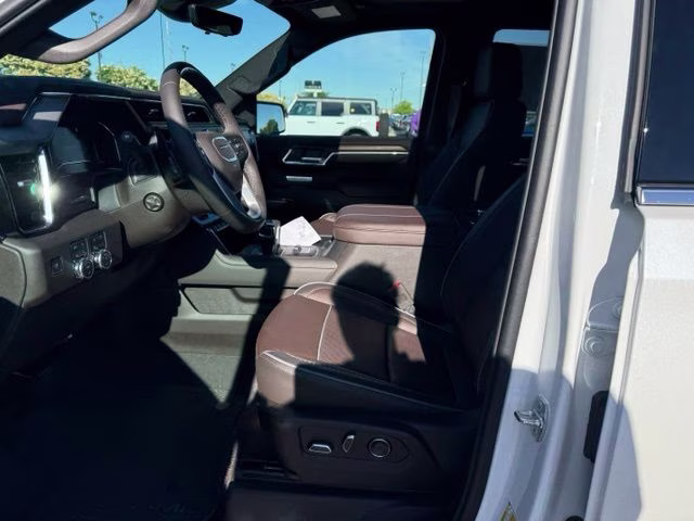 2024 White Frost Tricoat GMC Sierra 1500 Denali 4X4 Truck