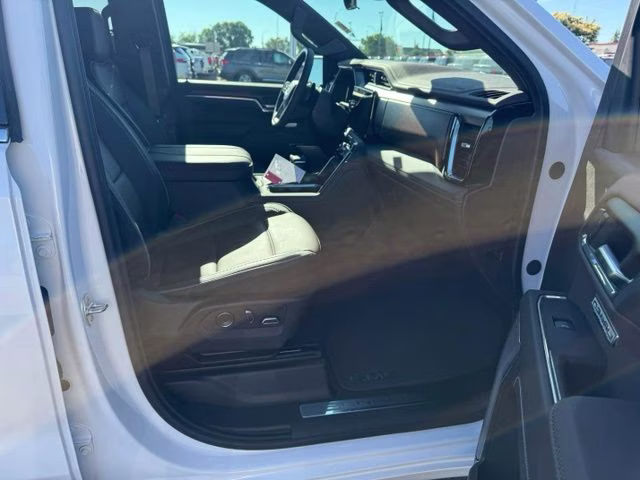 2024 White Frost Tricoat GMC Sierra 1500 Denali 4X4 Truck