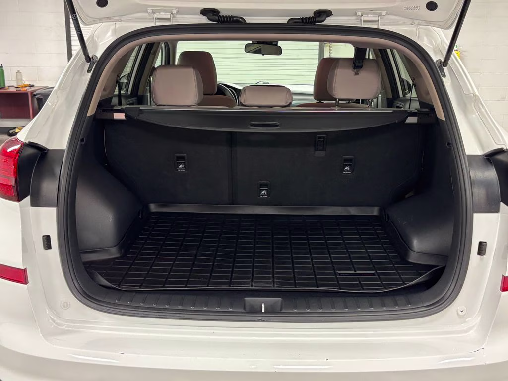2019 Dazzling White Hyundai Tucson SE AWD SUV