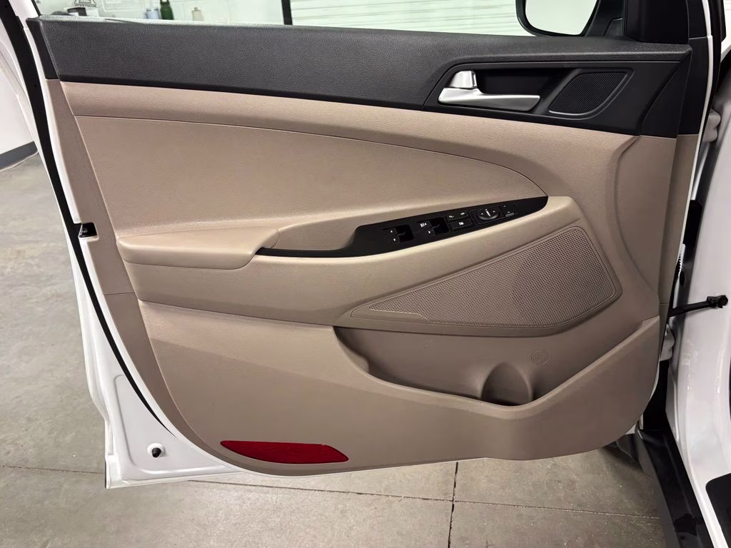 2019 Dazzling White Hyundai Tucson SE AWD SUV