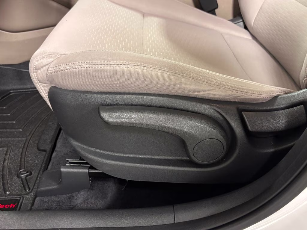 2019 Dazzling White Hyundai Tucson SE AWD SUV