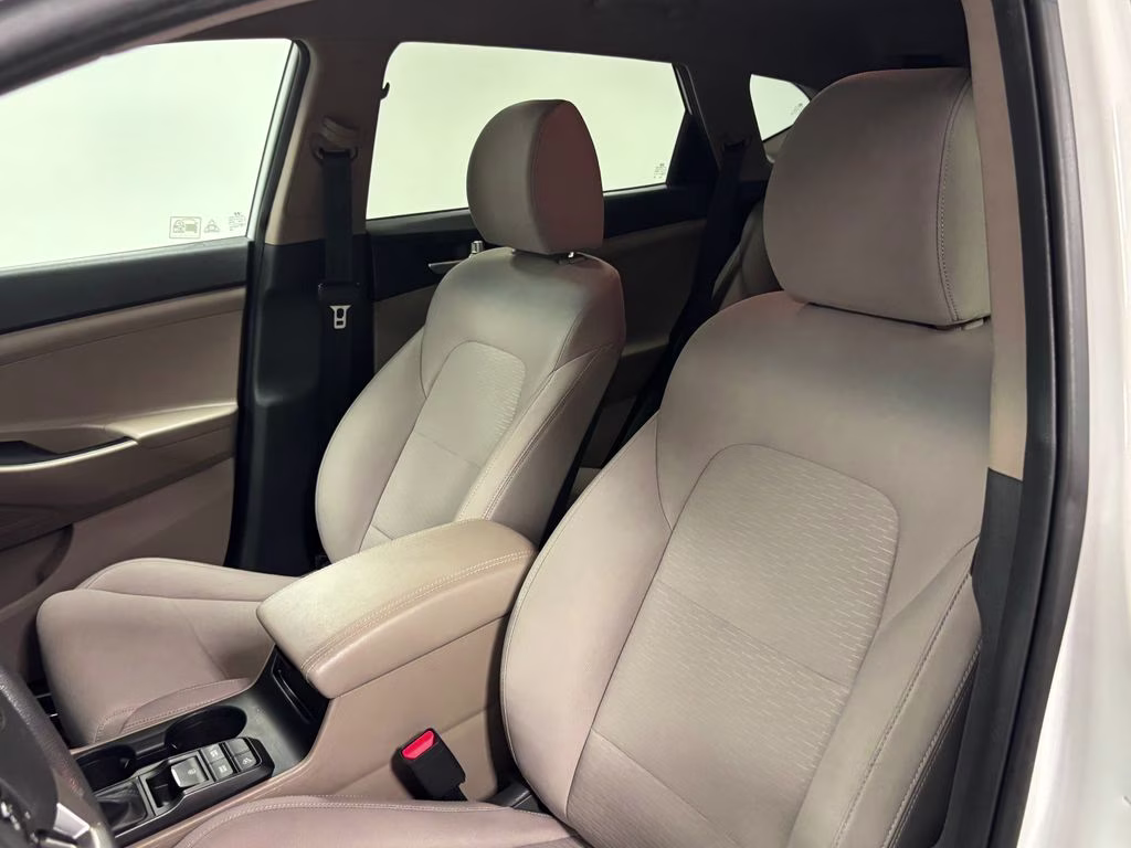 2019 Dazzling White Hyundai Tucson SE AWD SUV