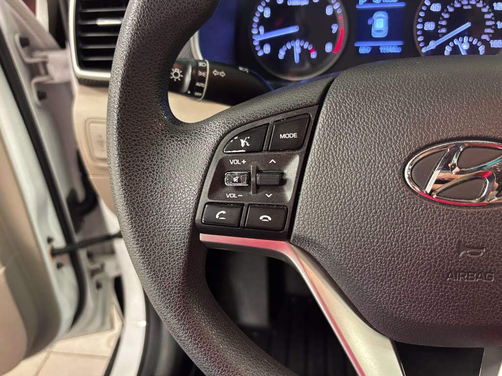 2019 Dazzling White Hyundai Tucson SE AWD SUV
