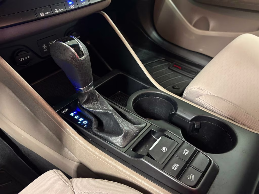 2019 Dazzling White Hyundai Tucson SE AWD SUV