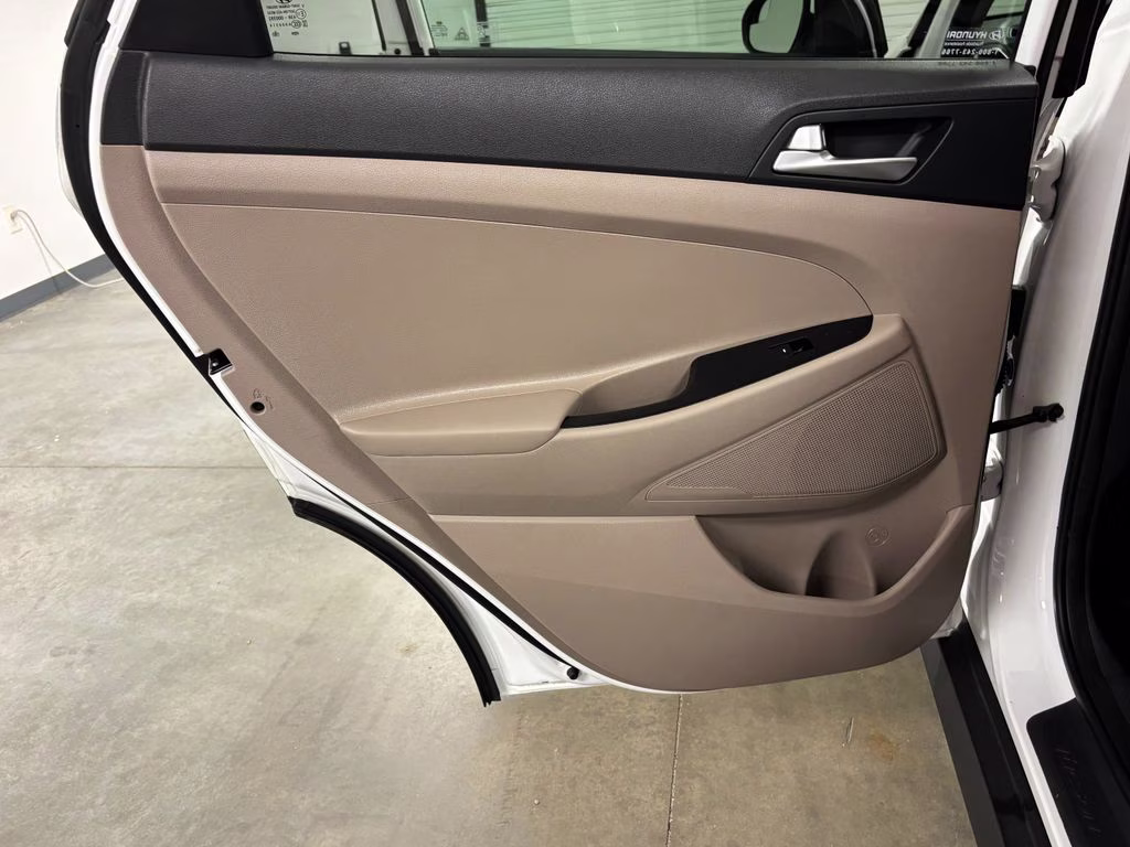 2019 Dazzling White Hyundai Tucson SE AWD SUV