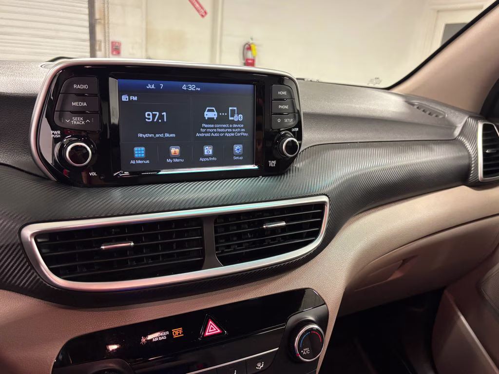 2019 Dazzling White Hyundai Tucson SE AWD SUV