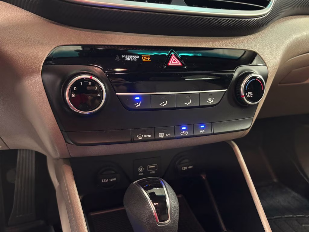 2019 Dazzling White Hyundai Tucson SE AWD SUV
