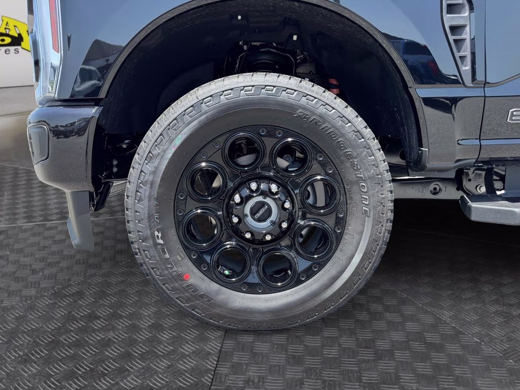 2025 Black Metallic Ford Super Duty F-250 SRW Lariat 4X4 Truck