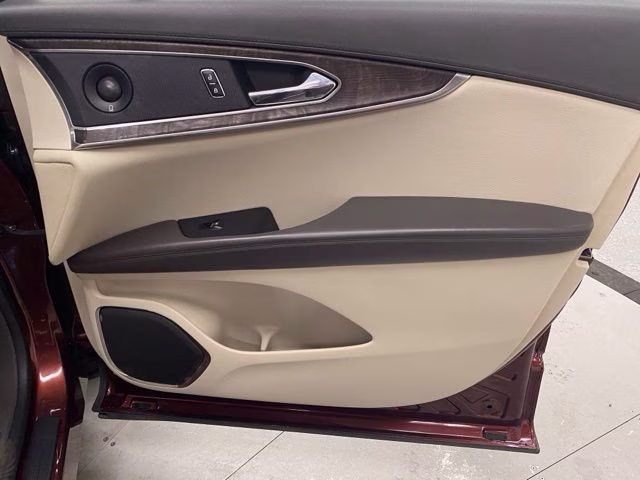 2016 Bronze Fire Metallic Tinted Clearcoat Lincoln MKX Reserve AWD SUV