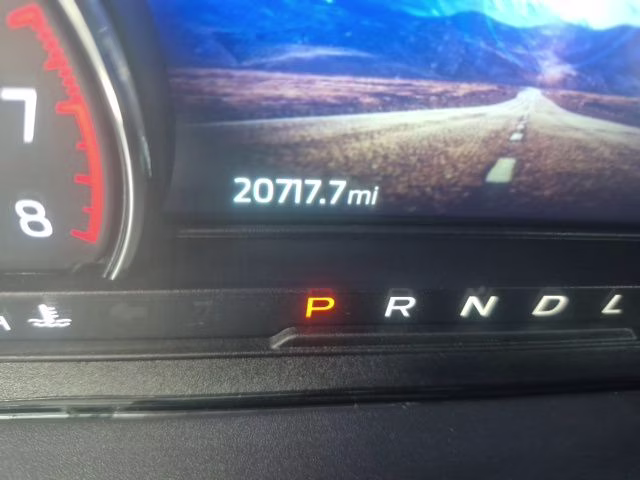 2023 White Metallic Ford Explorer Limited 4X4 SUV